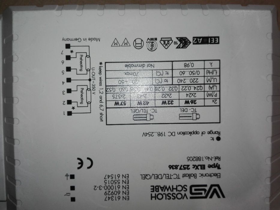 Suportes de iluminação em bom estado. e com lampadas incluídas,