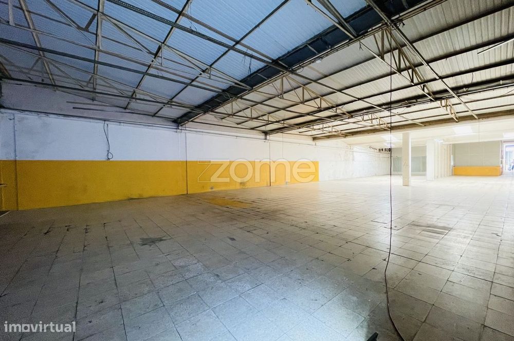 Armazém em Paranhos