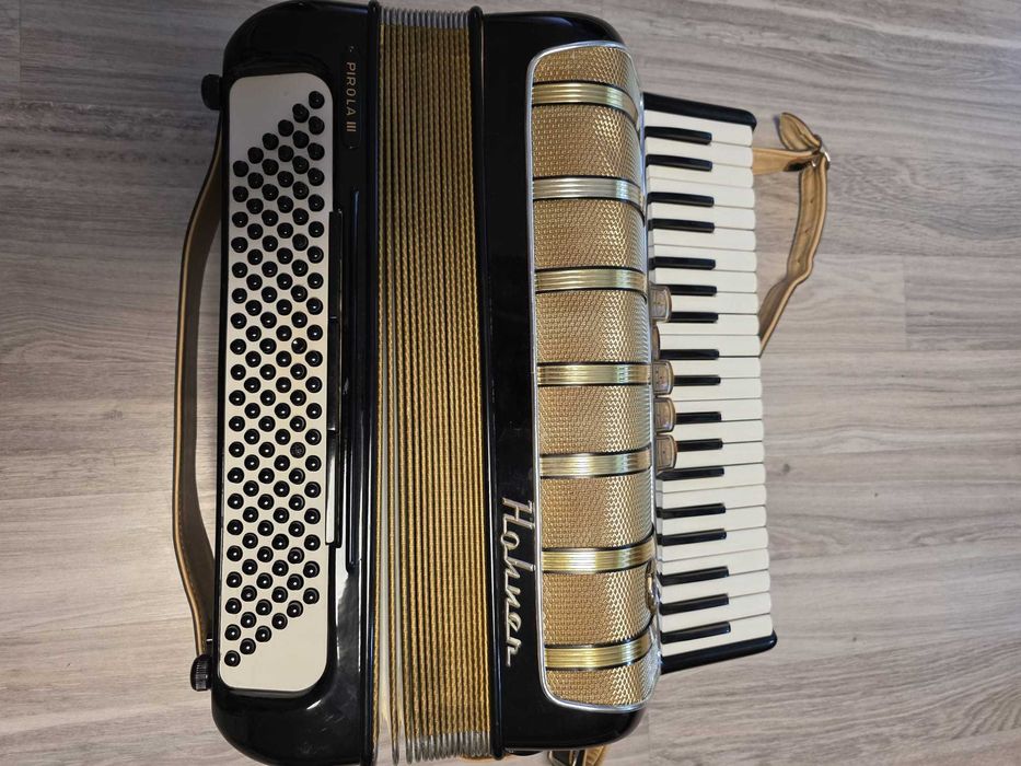 Akordeon firmy HOHNER Pirola III w super stanie