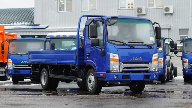 Бортовий автомобіль JAC N56