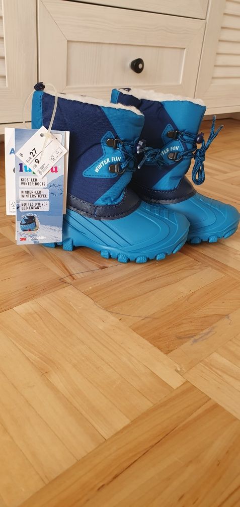 Śniegowce 27 ze świecąca podeszwą buty zimowe kozaki 27