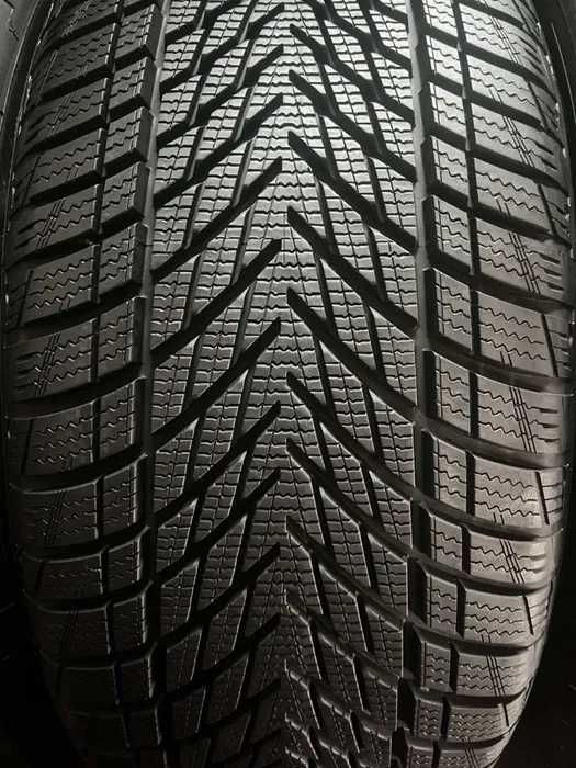 Купити різношорокий комплект зимових БУ шин резини 275/40R19+245/45R19