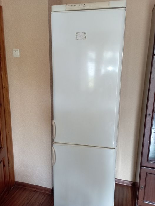 Холодильник Electrolux ER8662b 198 см как Морозильная камера