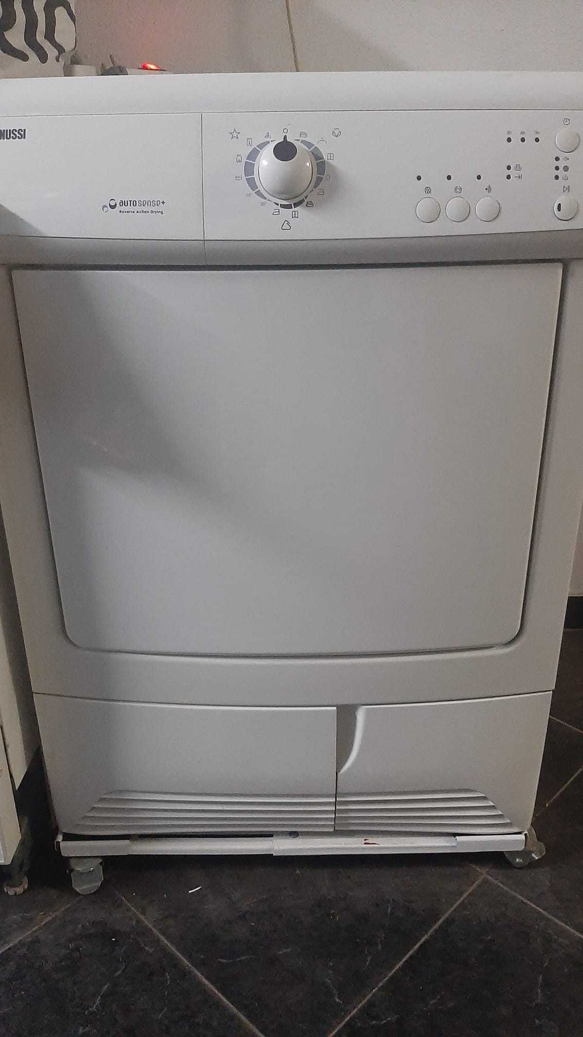 Máquina secar Zanussi como nova, com pouco uso