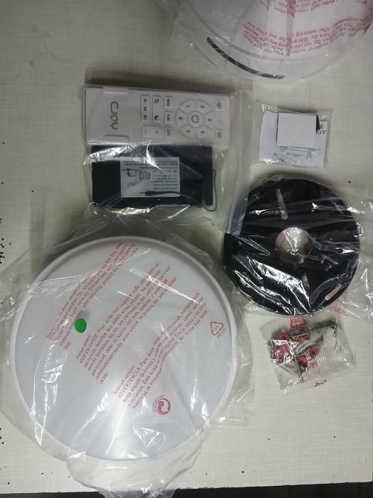 Люстра,вентилятор,лампа.