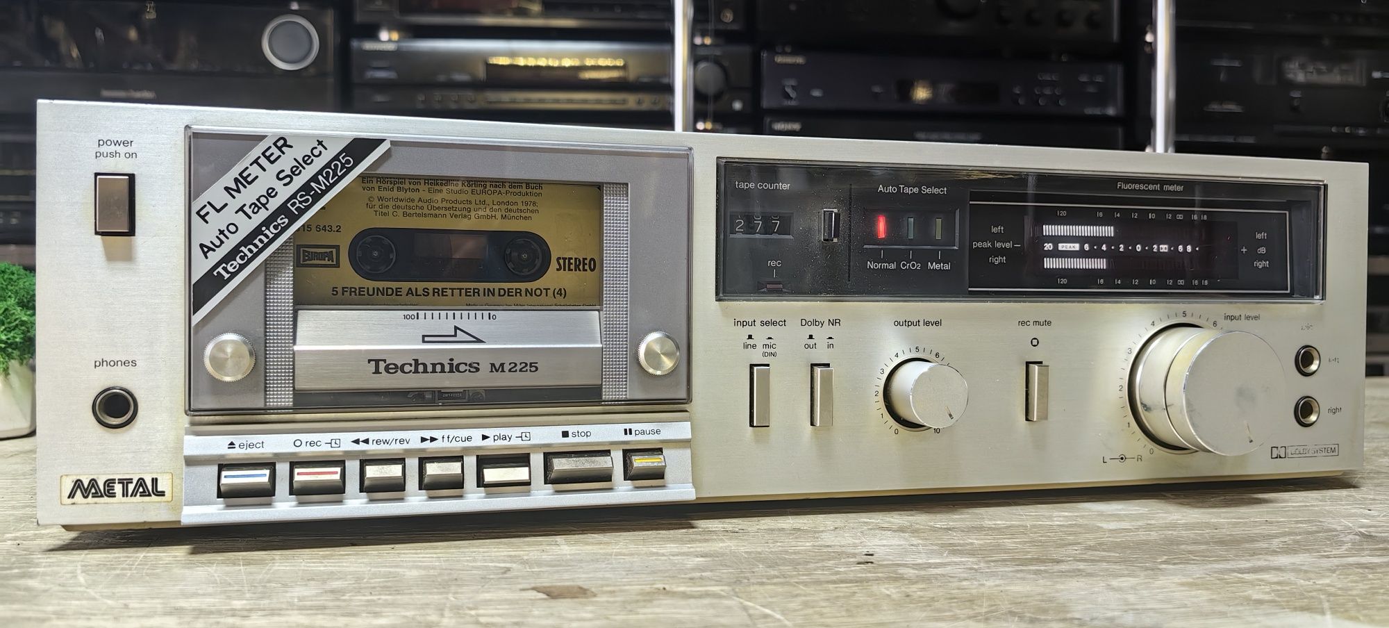 Касетний програвач Technics M225