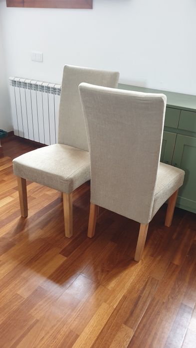 Duas Cadeiras em cor verde