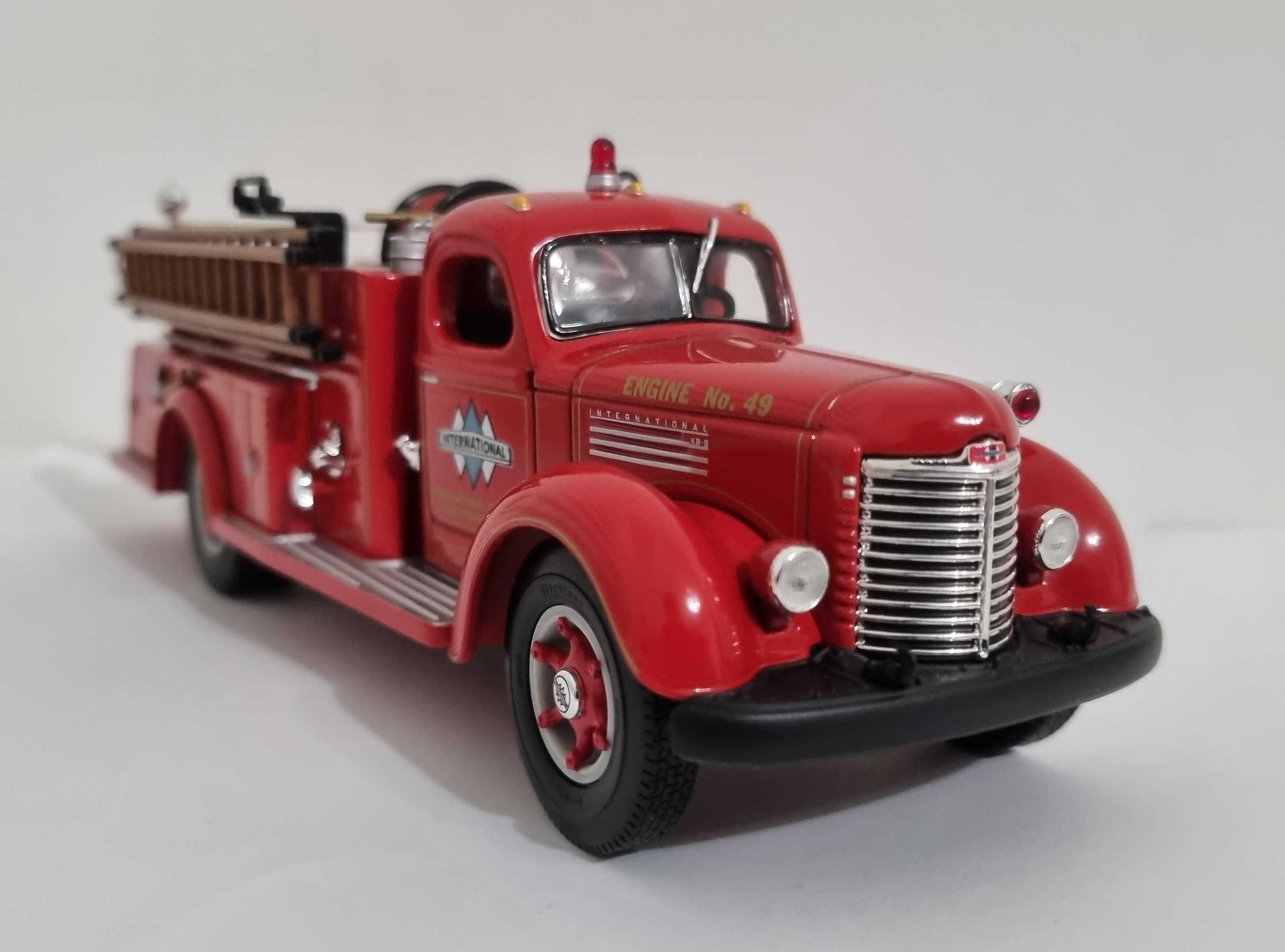 First Gear 1949 International Fire Truck 1:34 K-8 19-2761