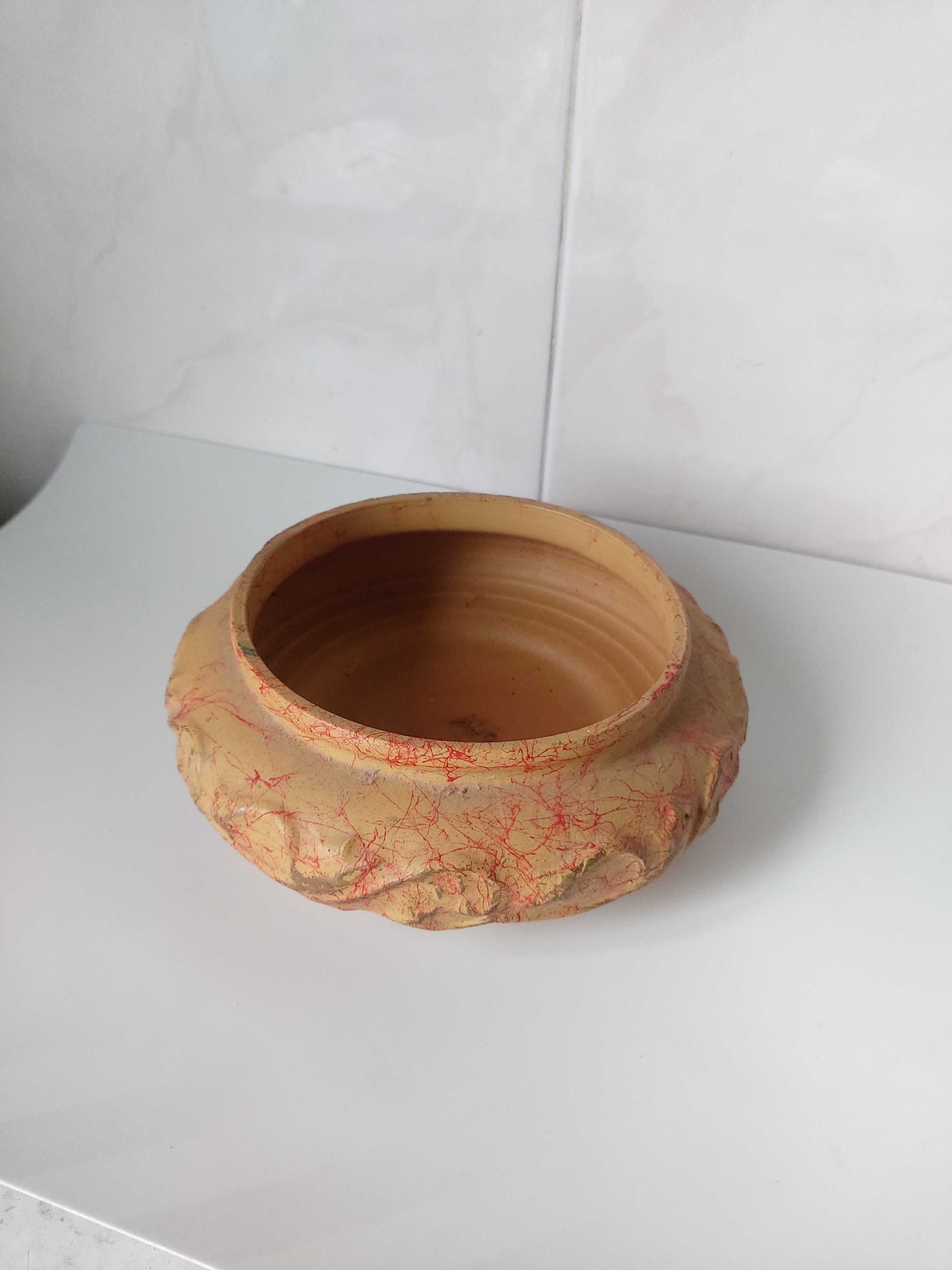 Vaso de barro castanho