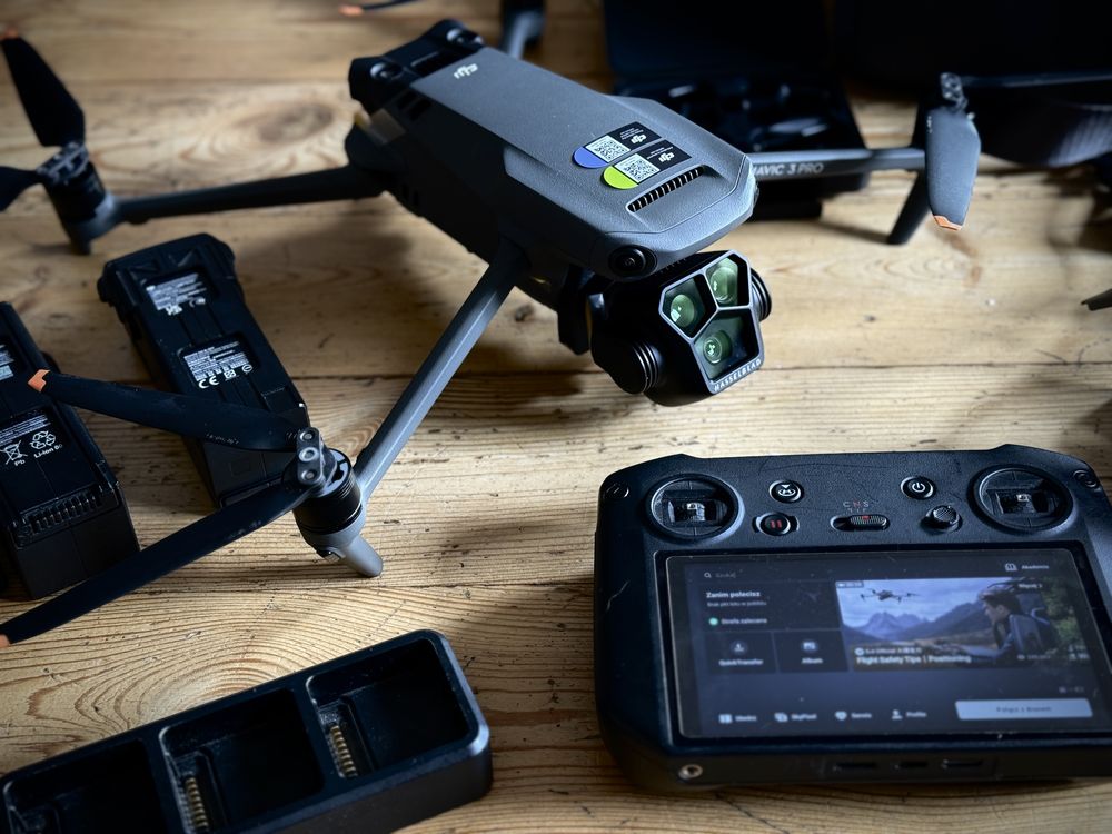 Dron (NOWY!) DJI Mavic 3 Pro - Fly More Combo z RC Pro - plus GRATIS!