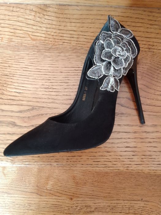 Шикарні туфлі 37 розміру