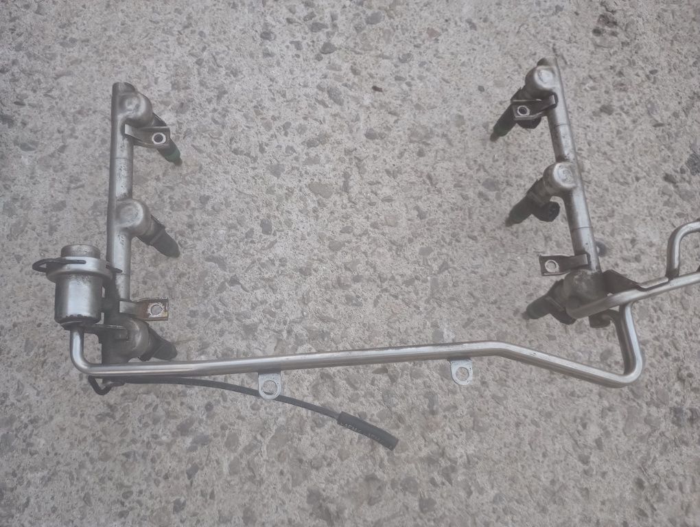 Audi a4b6 a4 b6 3.0 V6 benzyna listwa wtryskowa