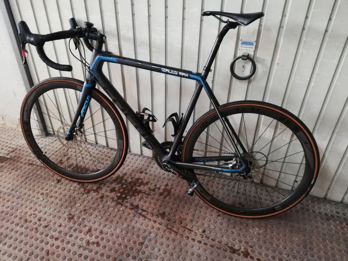 Bicicleta de estrada Focus Izalco Max