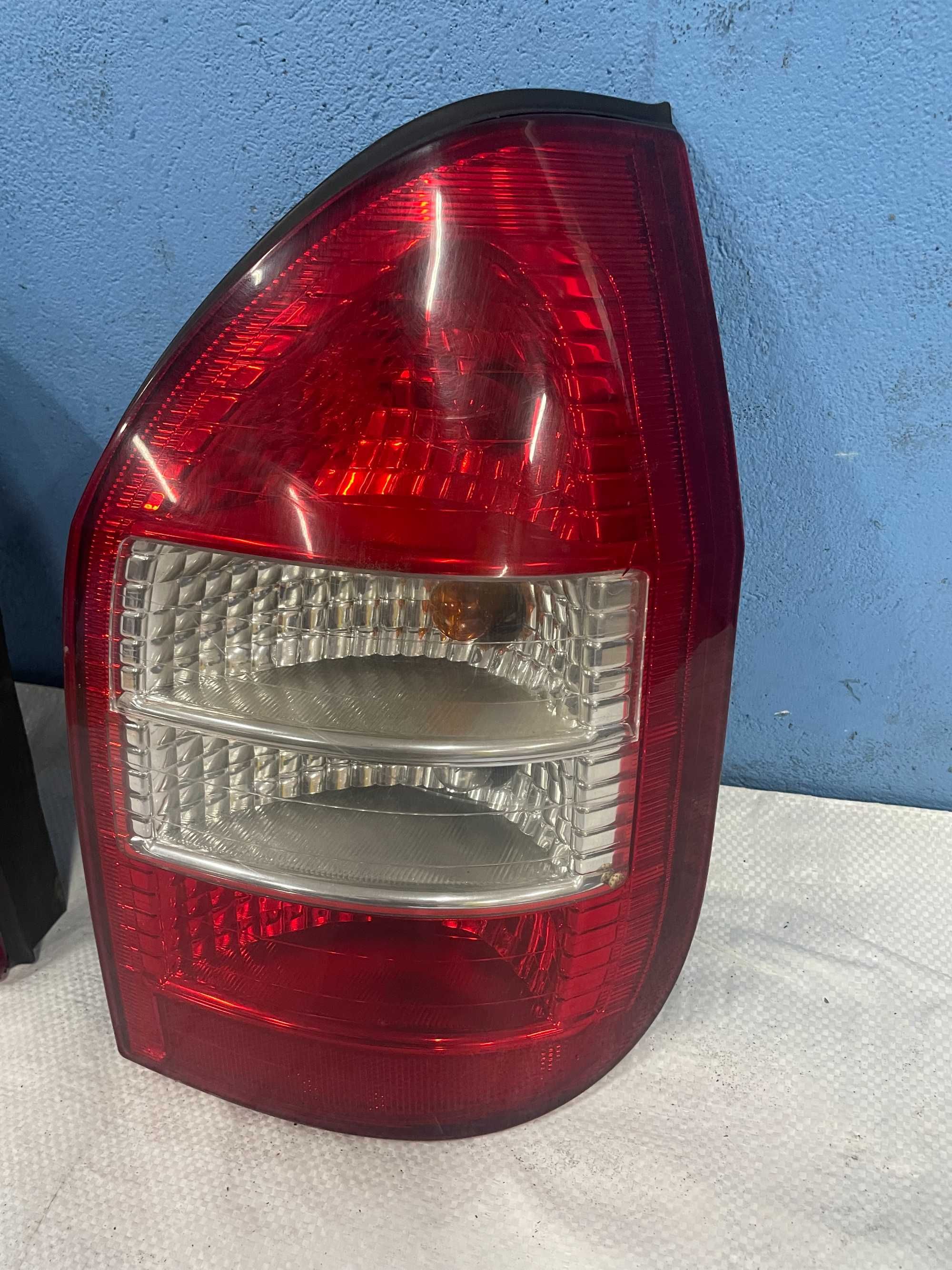 Komplet Lamp/ Lampa Prawa + Lewa tylna / tył lewy+prawy Opel Zafira A