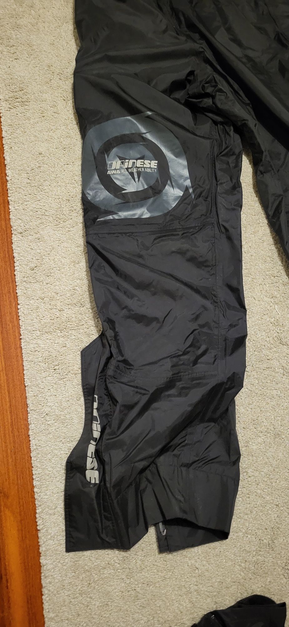 Calças e botas para chuva Dainese