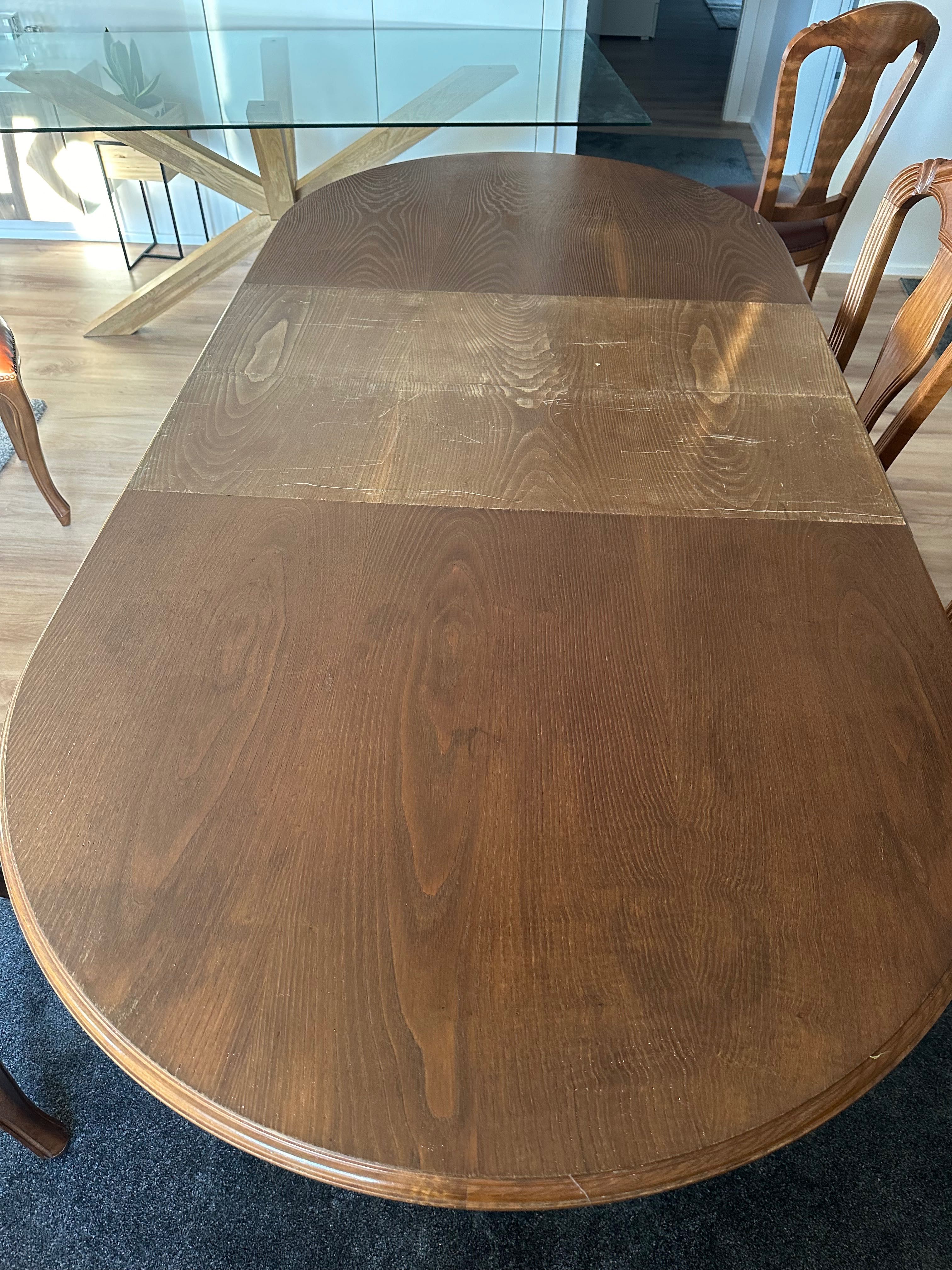 Mesa de sala de jantar com 6 cadeiras