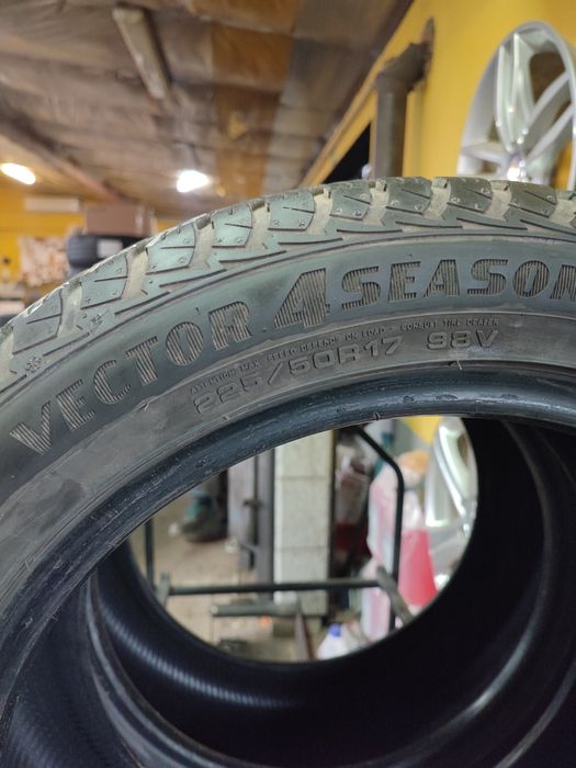 Opony całoroczne 225/50R17 98V XL GoodYear Vector4Seasons | 2szt