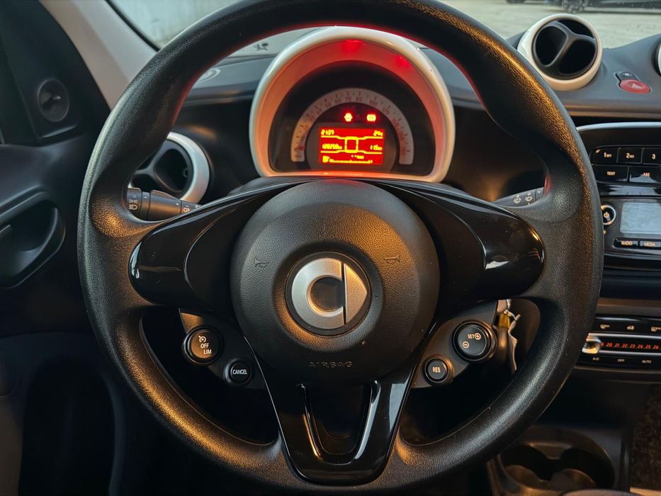 Smart fourfour 
Ano 2016
Gasolina 
120500 km 
Caixa manual 
Interior i