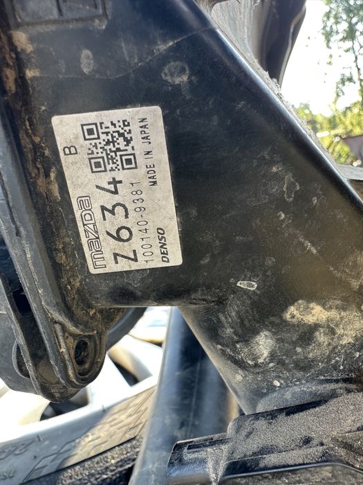 Кришка двигуна корпус повітряного фільтра Mazda 3 1.6 bk 1001409381