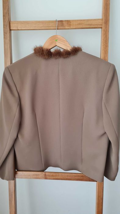 Casaco elegante com pelo