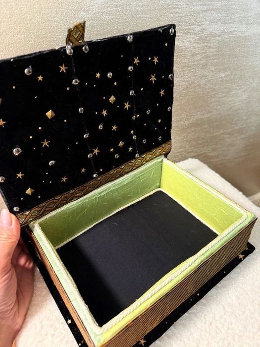 Książka–szkatułka ręcznie robiona