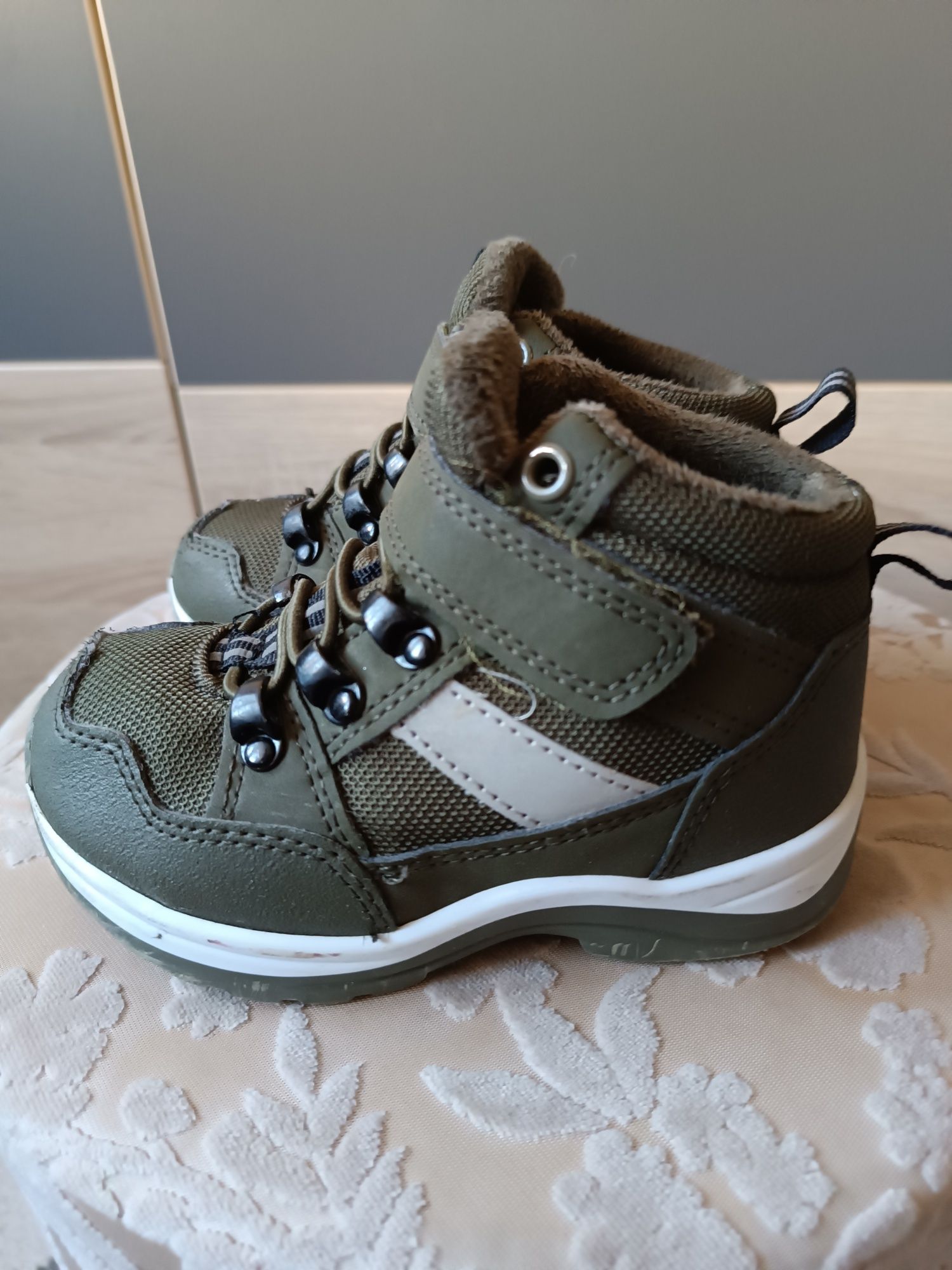 Buty chłopięce na rzepy 24