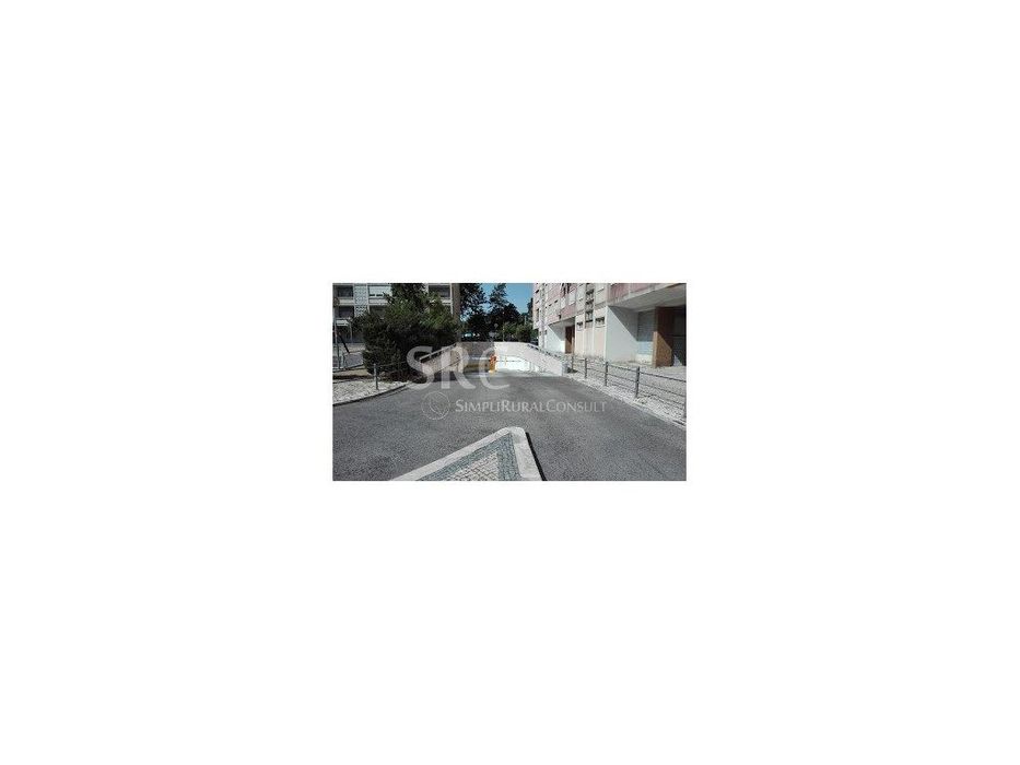 Venda garagem Av. EUA (junto a Av. Roma)