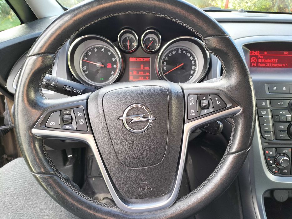 Opel Astra J 1.4 T 140KM LPG sedan