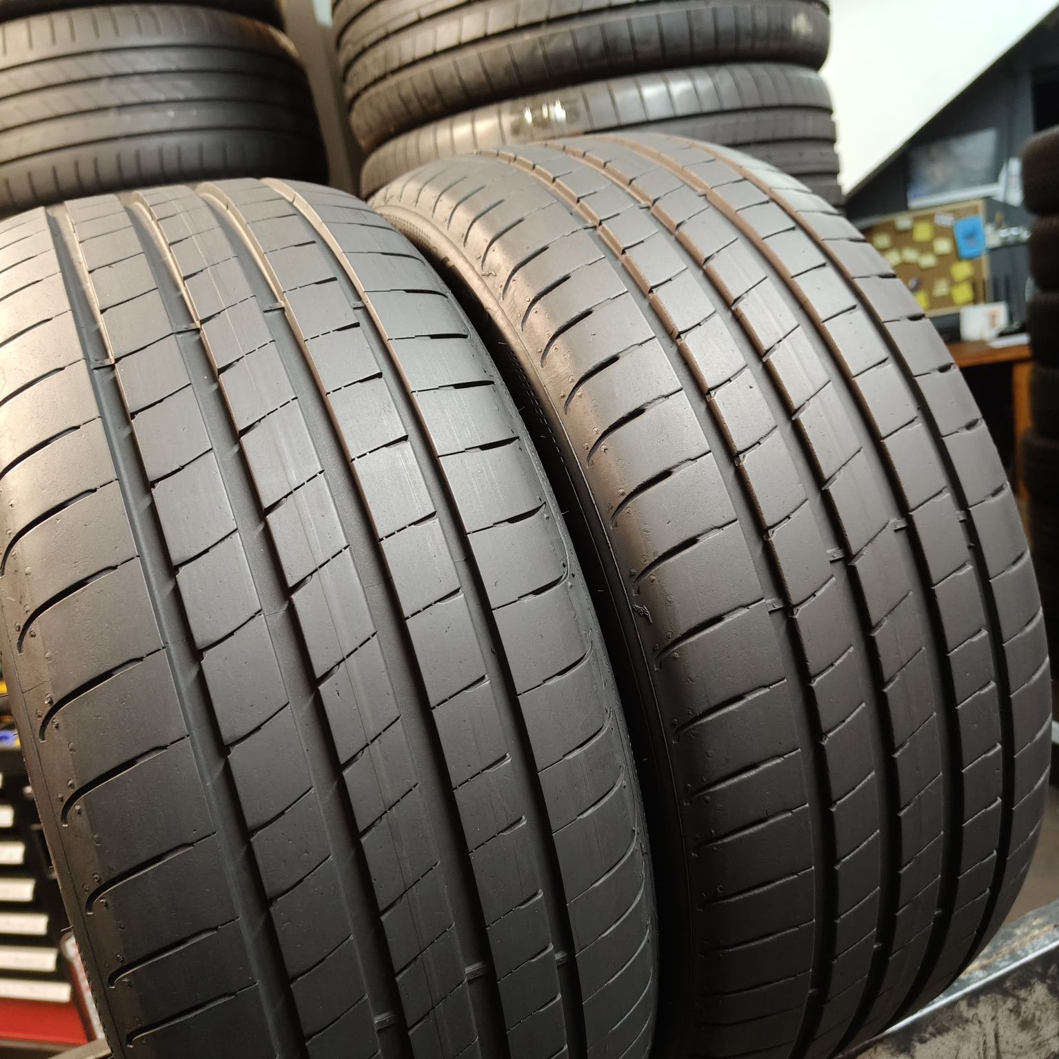 225/40/19 XL Sprzedam parę opon letnich Goodyear