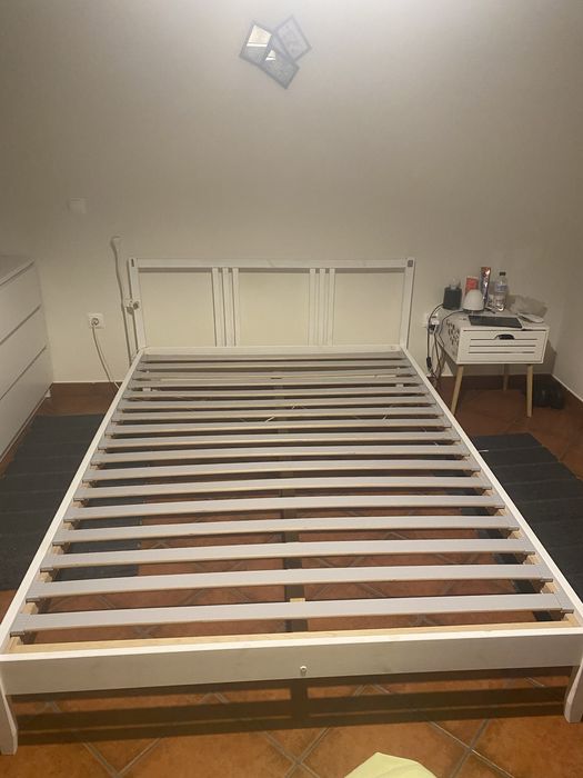 Cama Sommier branca com colchao
