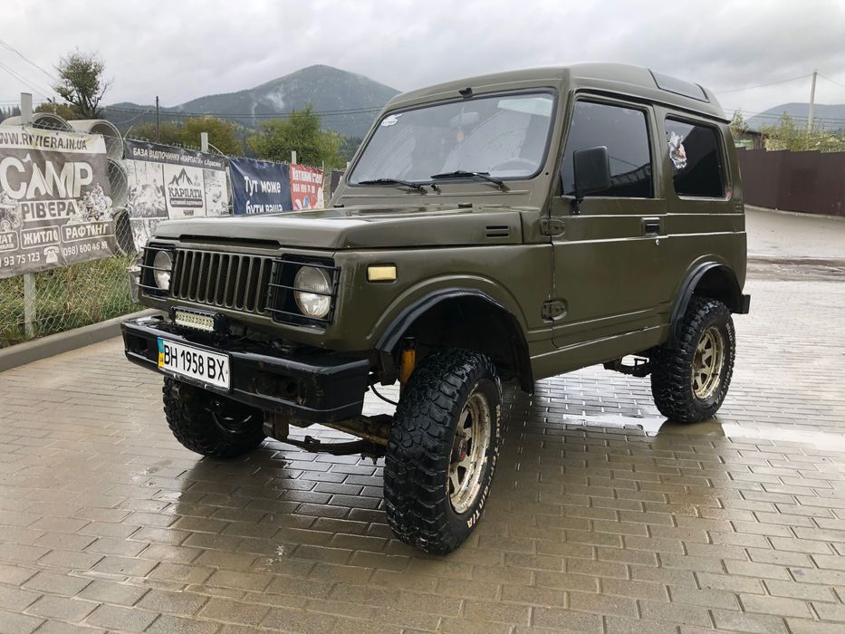 Автомобіль Сузукі Самурай