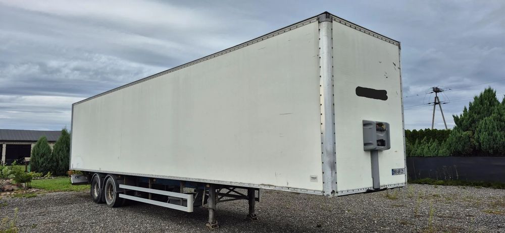 Fruehauf Furgon  Fruehauf - furgon 2-osiowy, roleta