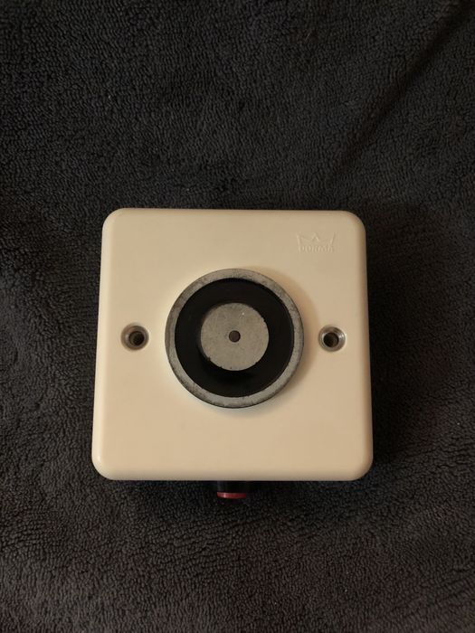 Elektromagnetyczny uchwyt drzwi DORMA EM 500A