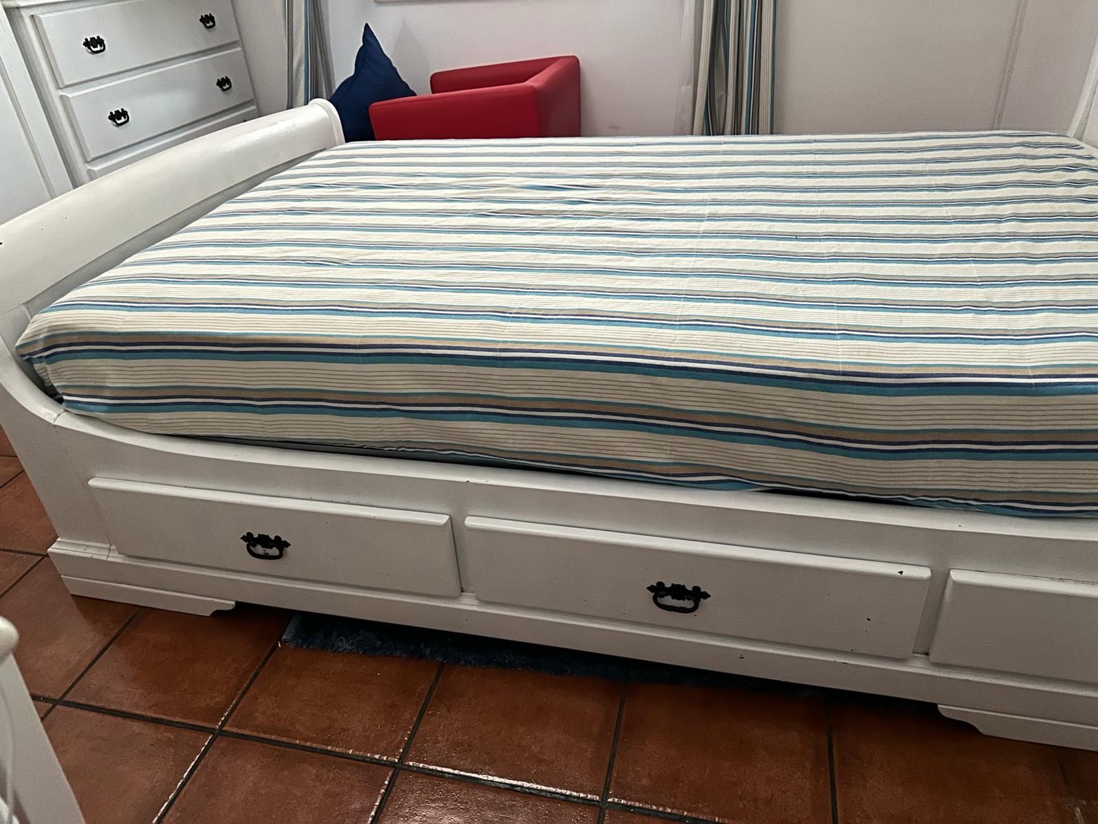 Cama 1,90x1,30 e Roupeiro 2,5×1,10×0,60