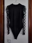 Body com mangas de tule com bolinhas