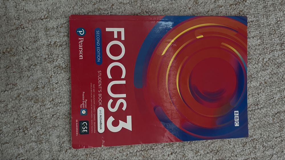 Книга „ Student’s book focus 3”.