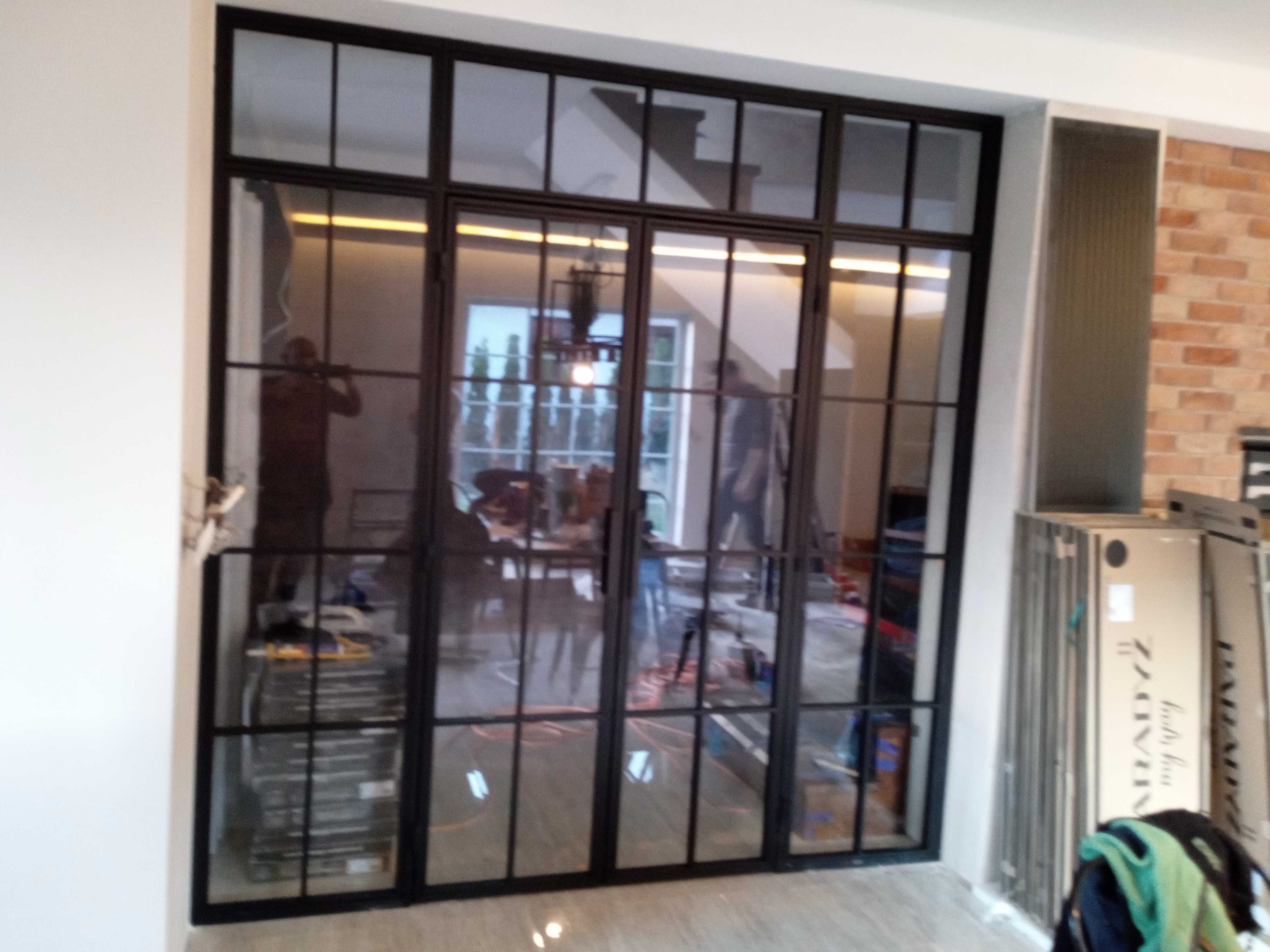 Ścianka loft, drzwi loft, ściana ze szkła, zabudowy loftowe