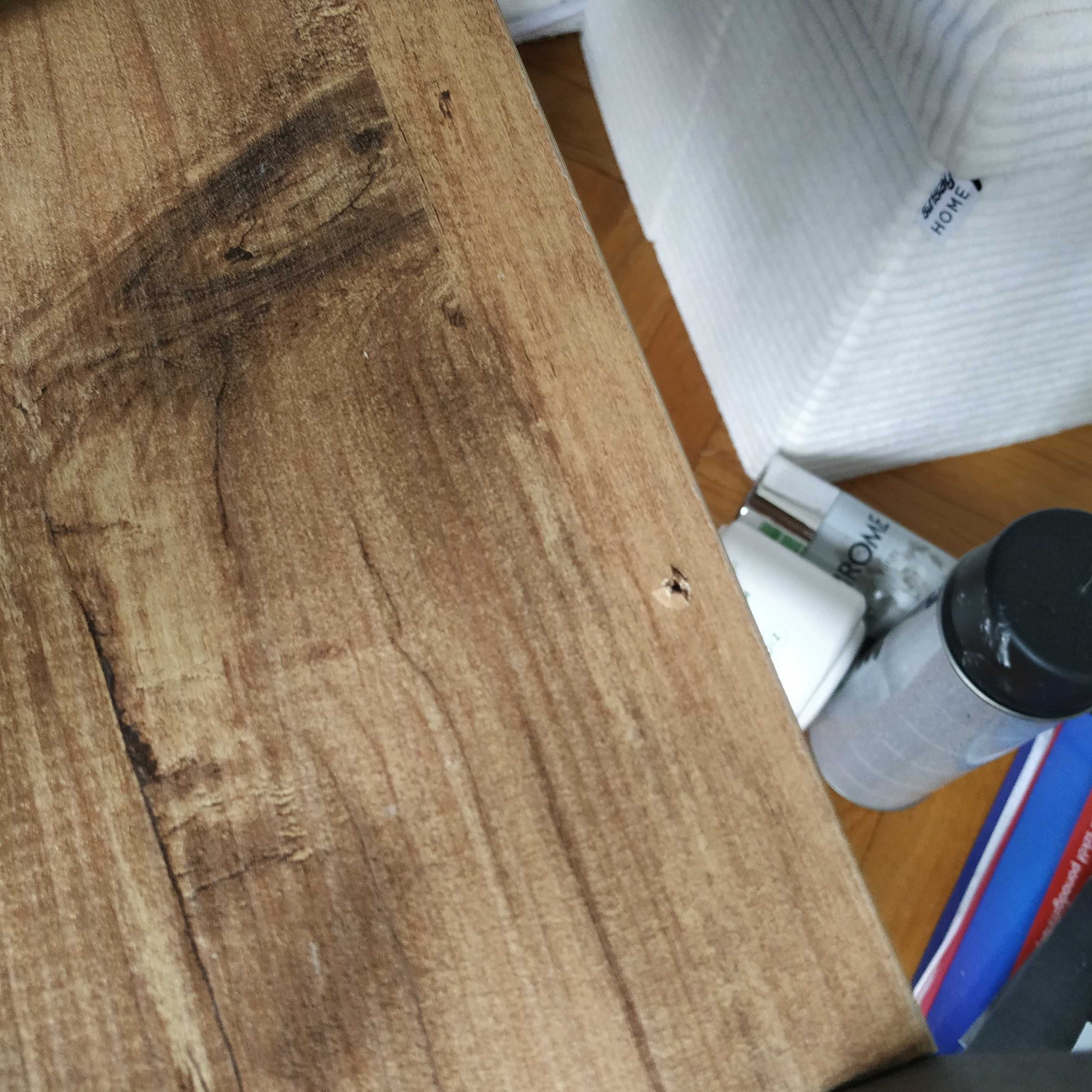 Metalowe biuro z polkami