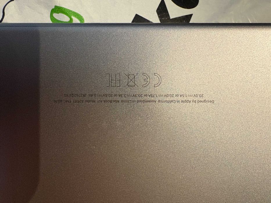 MacBook M2 15,6” / 8GB RAM / 245GB SSD – bardzo dobry stan!