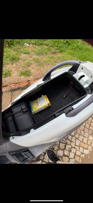Mota Piaggio 250cc com avaria