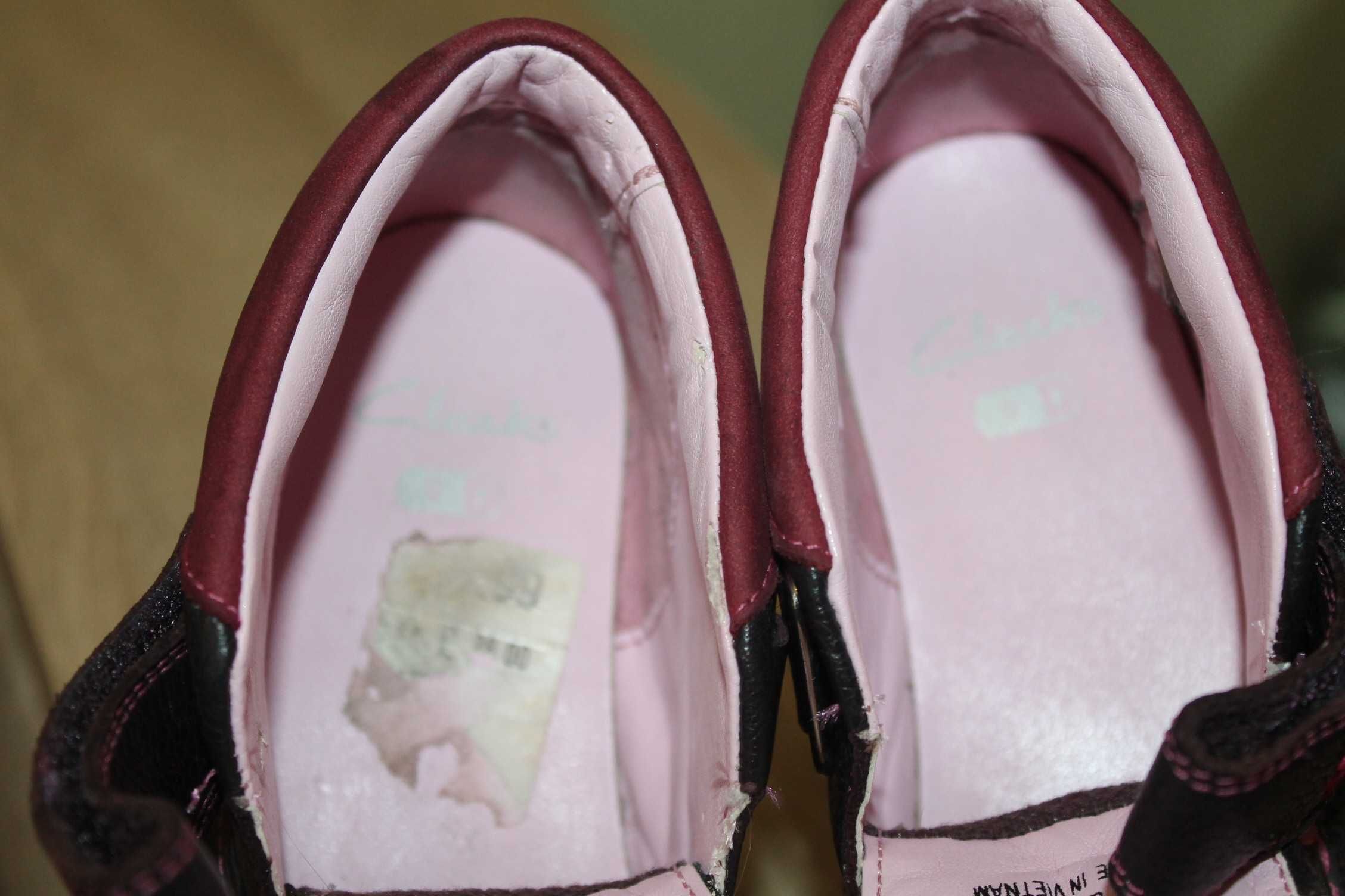 Кожаные туфли, полуботинки,мокасины на девочку Clarks.Размер 26.