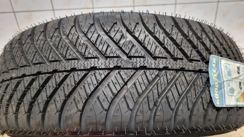 Nowa opona całoroczna 205/60 R16 92H GoodYear Vector 4Seasons