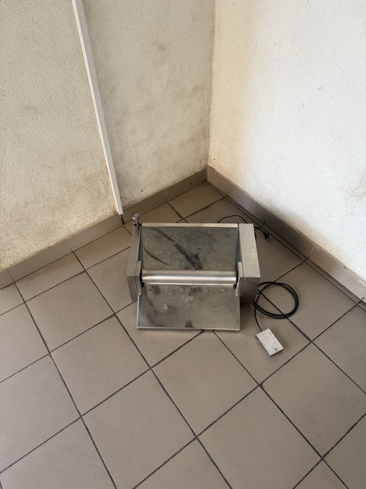 Тісторозкатка Електрична Професійна