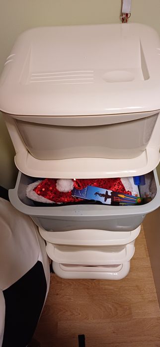 Organizer, regał, pojemniki na zabawki na kółkach