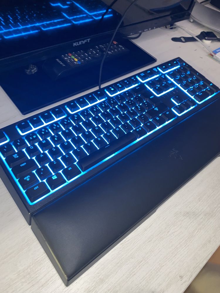 Teclado gamer razer ornata v2