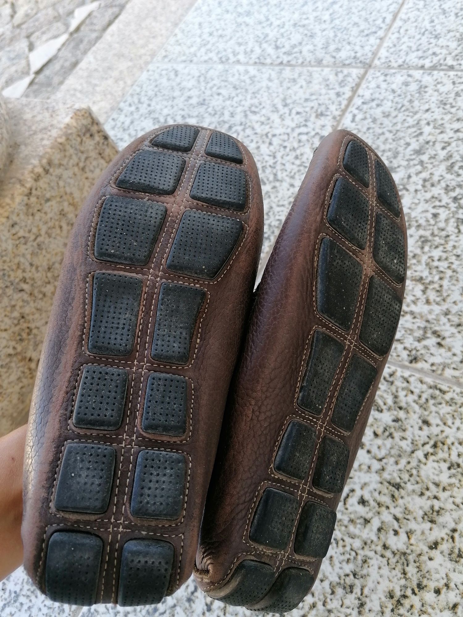 Mocassins em pele castanhos 36