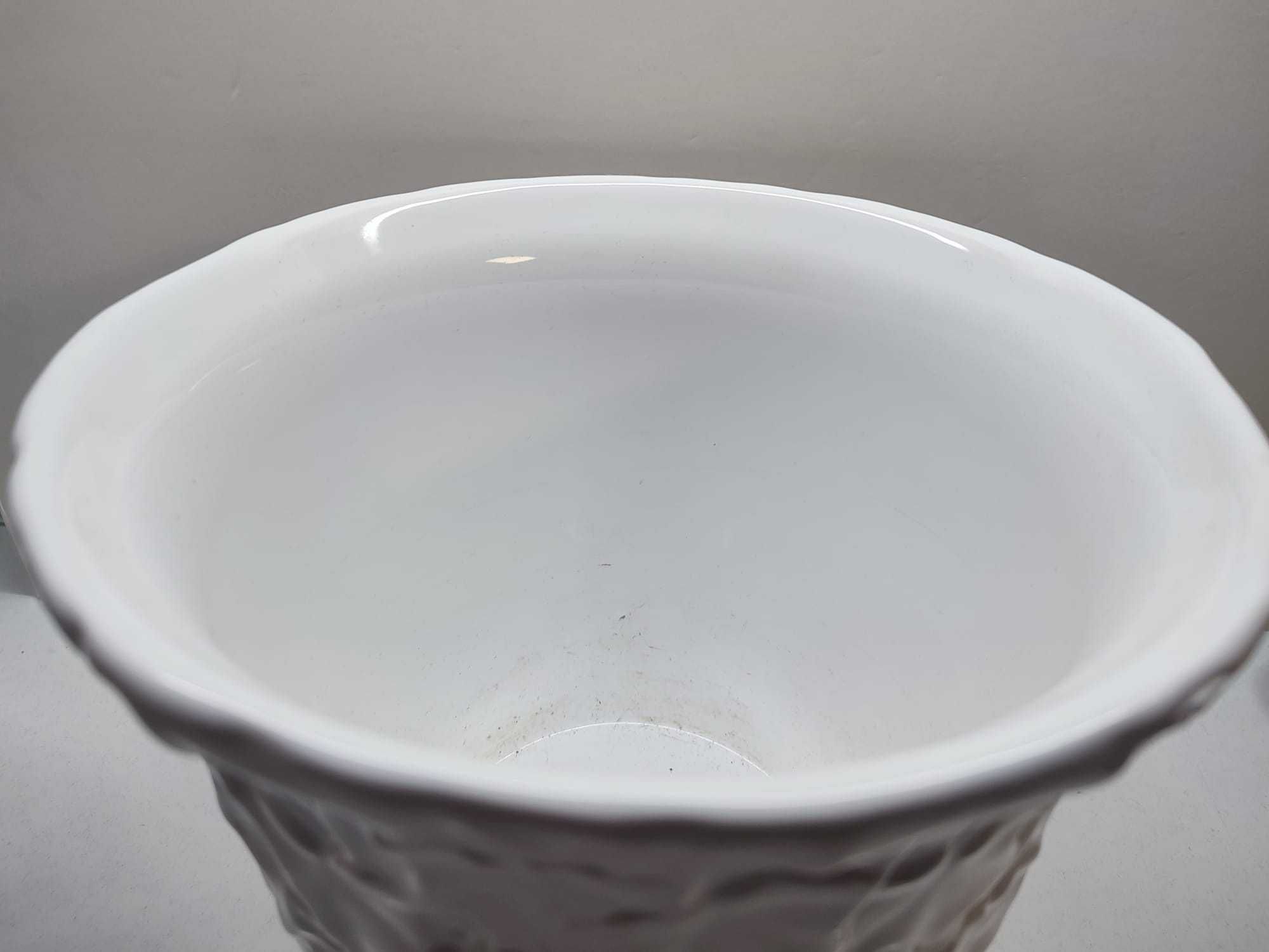 2 Vasos Brancos de Porcelana