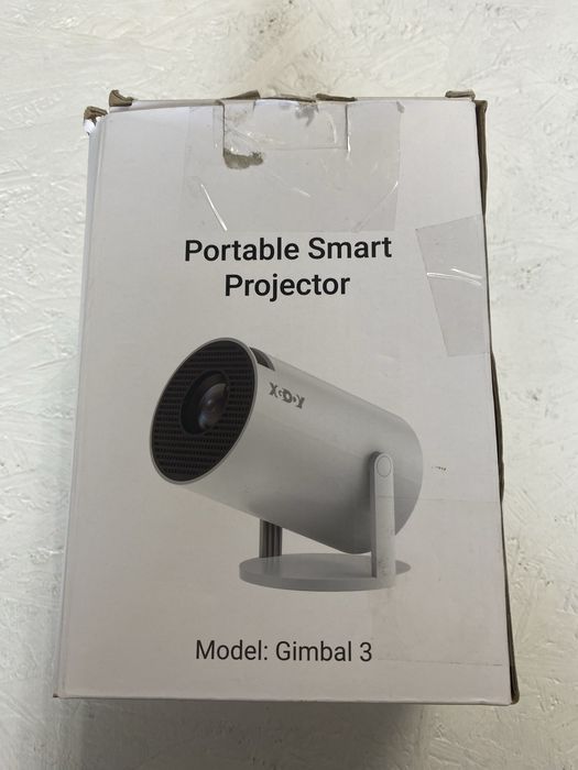 Portable Smart Projector Model: Gimbal 3 з посеодженями на коробці