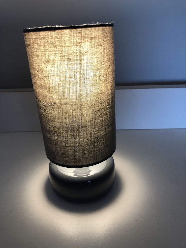 Lampka stojaca z ceramiczna podstawa