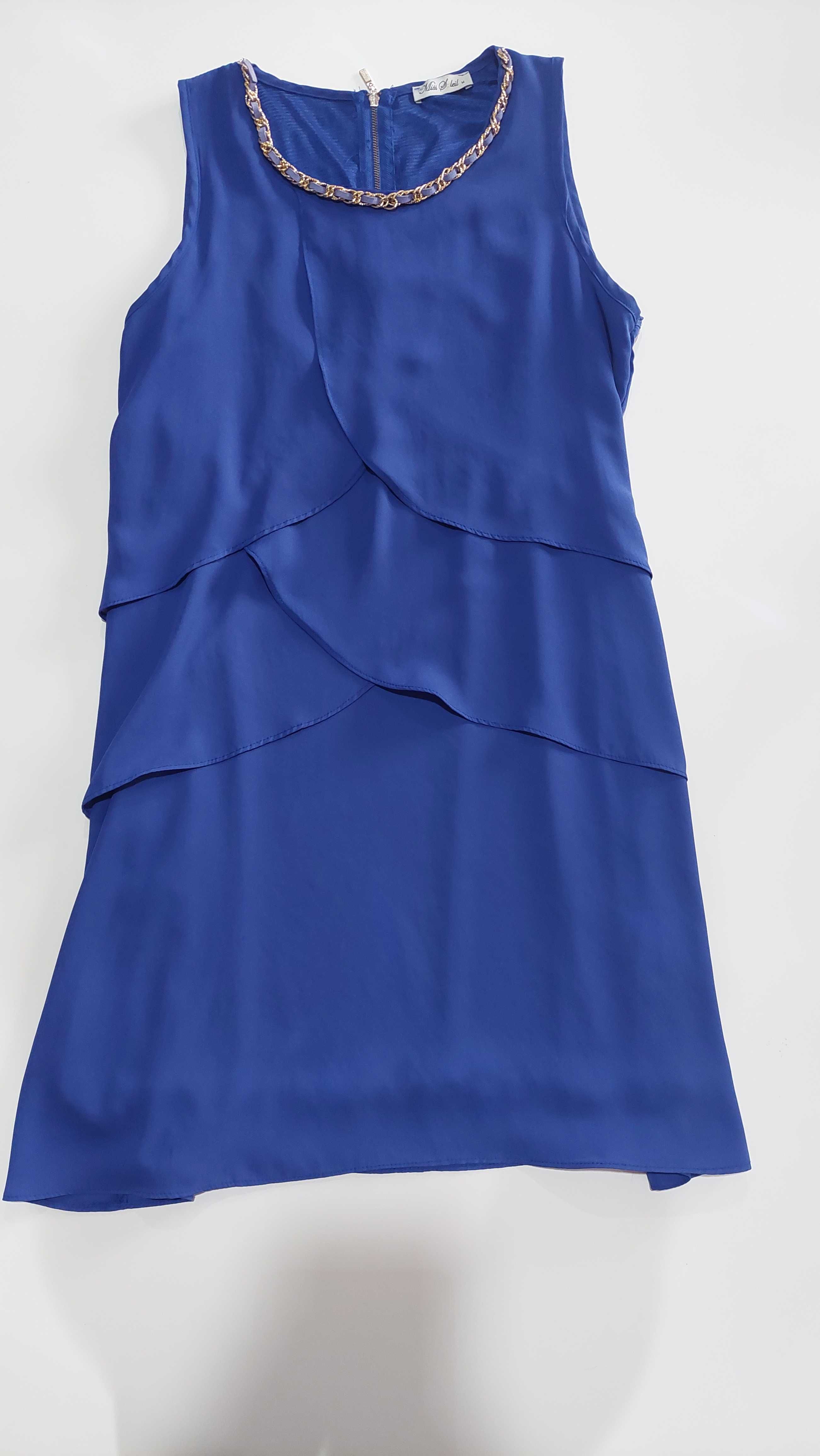 Vestido com folhos azul